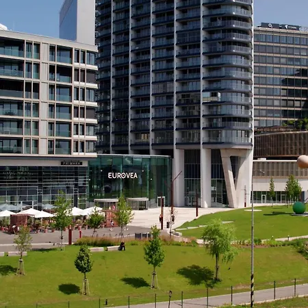 Eurovea Tower By Ellements- Castle View, Free Parking Apartment