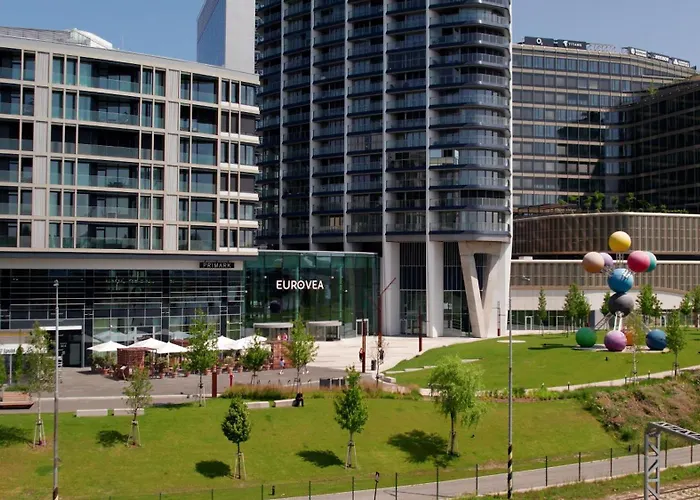 Eurovea Tower By Ellements- Castle View Апартаменти