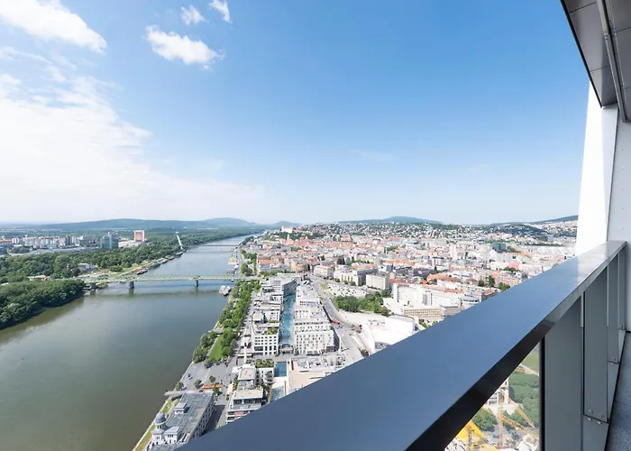 Eurovea Tower By Ellements- Castle View Appartamento *